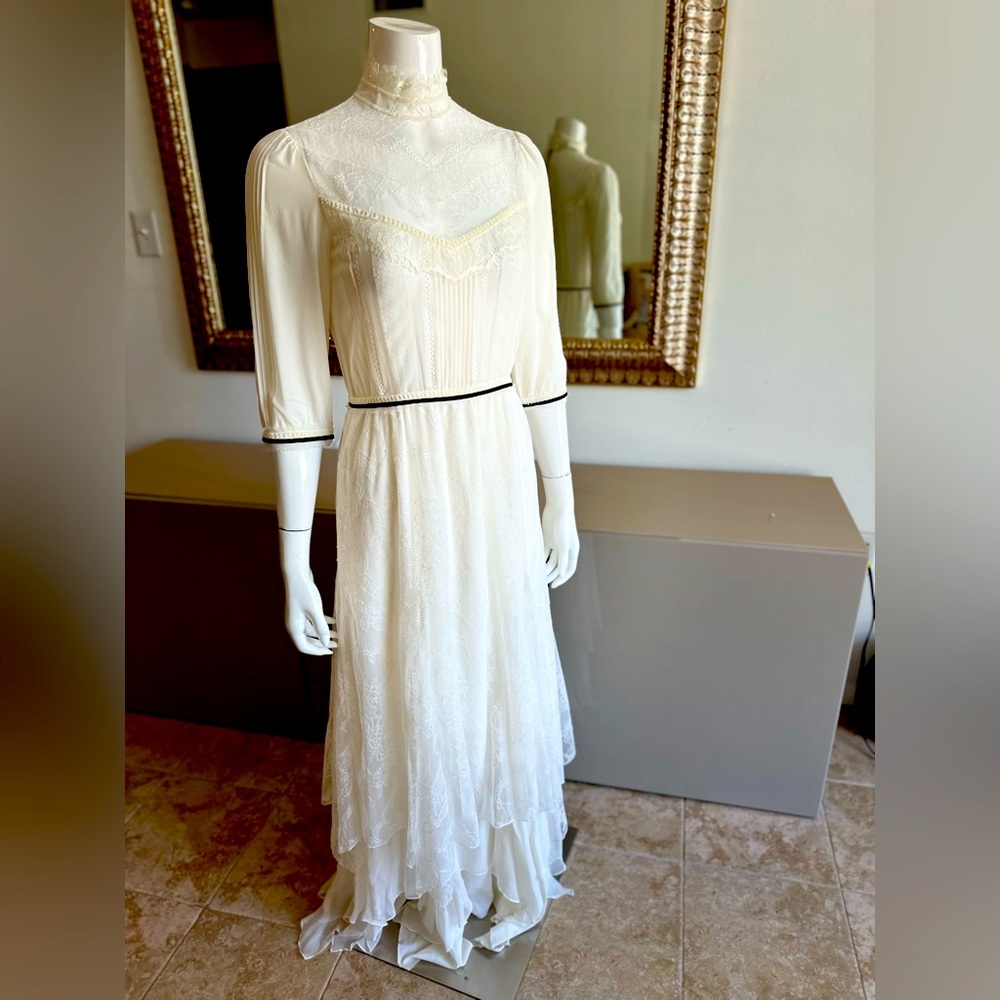 Dress/ Gown